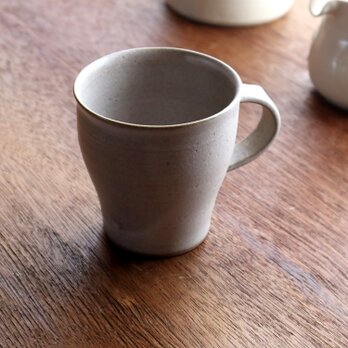 カフェオレ色のマグカップの画像