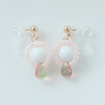 小さなお花のノンホールピアス(オニキス)