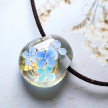 紫陽花のとんぼ玉ガラスペンダント（小サイズ）金箔入りの画像