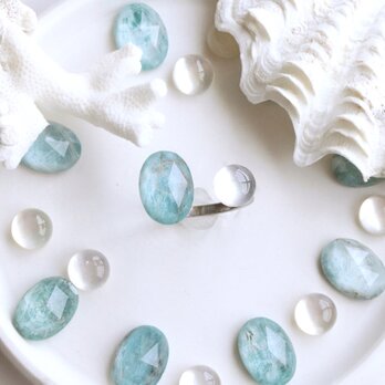 夏の海の指輪　アパタイト シェル ＋クリスタル　水面の輝き 　天然石　フォークリング　フリーサイズ　--Two stones--の画像