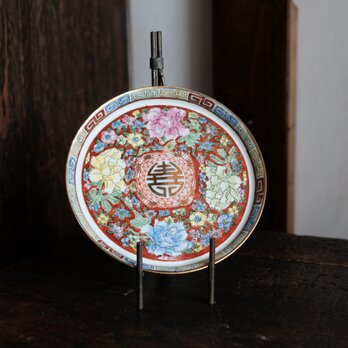 赤にカラフルな花と漢字◆中国産色絵金彩中皿プレート　器　金　チャイナレトロ　シノワズリ　インテリアの画像