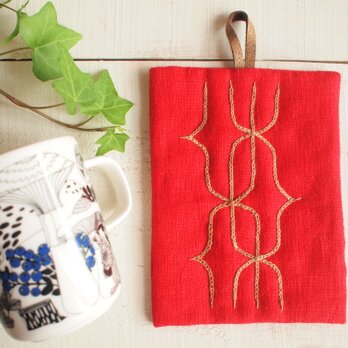 アイヌ刺繍の鍋つかみ　リネンのレッド　柿渋染めの画像