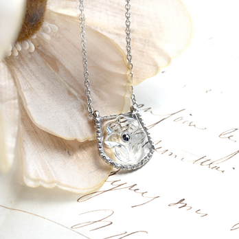 silver925｜ヴィンテージガラスの透明な花ネックレス［B馬蹄形］の画像