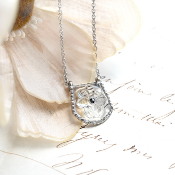 silver925｜ヴィンテージガラスの透明な花ネックレス［B馬蹄形］の画像