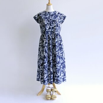 花のワンピース＊White＆Blue  Flowers(国産コットン・リップル生地・クルーネックタイプ)受注製作