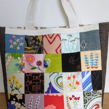 花の刺繍のトートバッグ　72の画像
