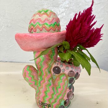 植木鉢　セメント　ミニサイズ　サボテン形ピンクガラスタイル付きプランターオブジェ手作りの画像