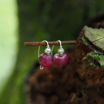 -Rough ruby- short pierceの画像