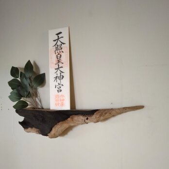 黒柿の壁掛け　　ミニ神棚・御札・ポストカード・ドライフラワーの画像