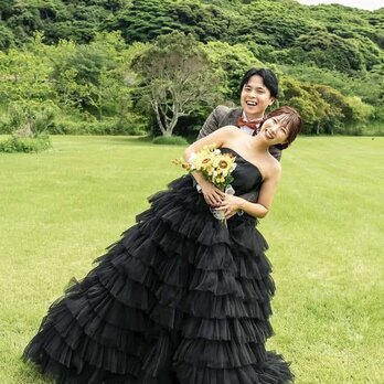 実例写真！カラードレス ブラック ベアトップ プリーツスカート オーバースカート 編み上げ 前撮りの画像