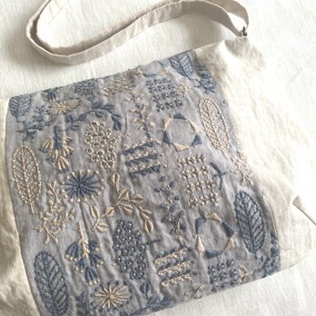 ラウンドショルダーバッグ＊刺繍ショルダーバッグyasouの画像