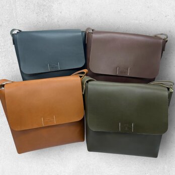 レザーフラップショルダーバッグL（ハンドメイド／大容量／マグネットボタン／幅広ストラップ）