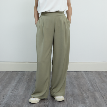 【洗濯可、通年着れる】ワンタック とろみ素材のワイドパンツ 後ろウエストゴム 　【2サイズ】 ピスタチオグリーン　0726PTの画像