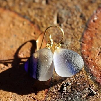 さんかくシーグラスのピアス