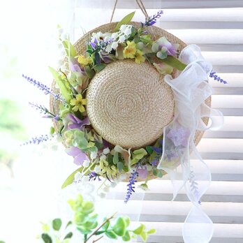 麦わら帽子　爽やかなラベンダーと可憐なすずらんの壁飾りの画像