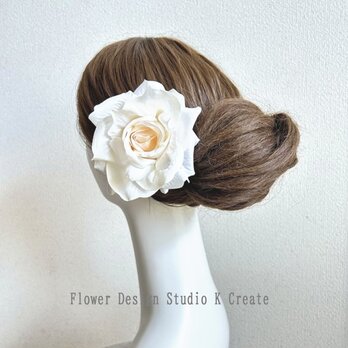 シンプルなエクリュな薔薇のヘアクリップ　フラメンコ　バレエ　花径11～12cm　エクリュ　薔薇　ヘアクリップ　フローレス　の画像