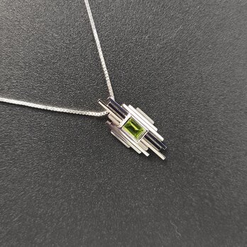 ハンドメイドのシルバーペンダント  Skalisto Up ペリドット 5x7mmの画像
