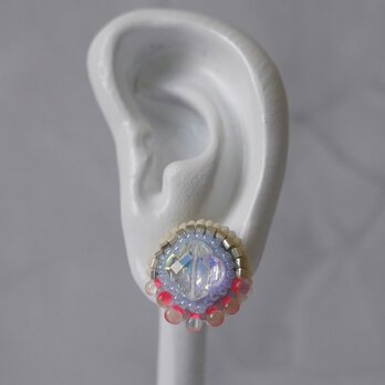 金具が選べる　おしゃべりなイヤリング ピアス 52　まる　ピンク　おおぶり　サージカルステンレス　一点もの　ビーズ刺繍