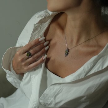 ハンドメイドのシルバーリング  Skalisto Half ペリドット