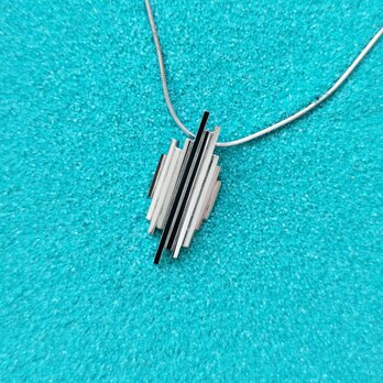 ハンドメイドのシルバーペンダント  Skalisto Upの画像
