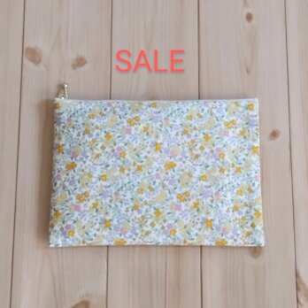【値下げ】大きめ20cm　小花柄フラットポーチ　内ポケット　イエロー　　292の画像