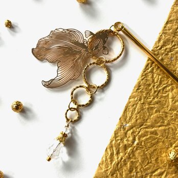 かんざし　切り絵風金魚と水の波紋　ロング　ゴールド　一本挿し　一本簪　涼しげ　夏　揺れる　軽い　軽量の画像