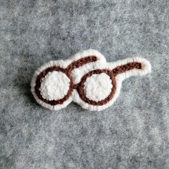 環境に優しいチョコレート色めがね　もこもこレンズの刺繍ブローチ　Ⅰ