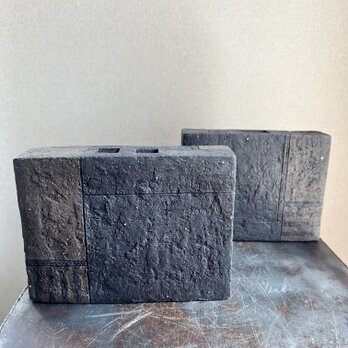 掛花入れ　黒釉＆焼締　幾何学&縞紋　No.1、2