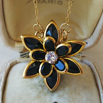 ヴィンテージ　漆黒の美しいflowerネックレスの画像