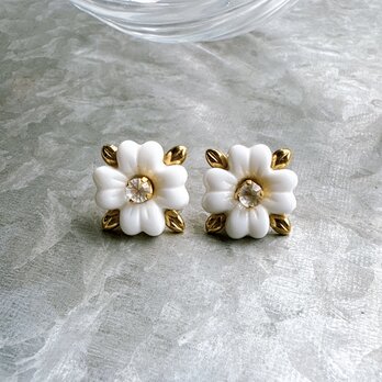 PA366-【 AVON 】エイボン・ヴィンテージピアス 80-90s 4WAY White Flower Removableの画像