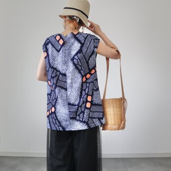 浴衣のフレンチ袖Aラインブラウス（薄い朱の柄・M）　着物リメイクの画像