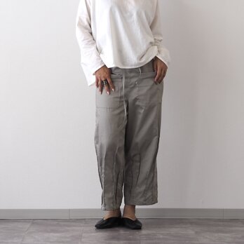 前ポケット、裾ピンタックパンツ／アイスグレーの画像