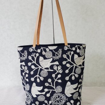 点と線模様製作所　bird garden 白×ネイビーのトートの画像