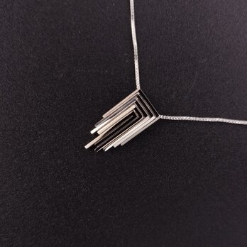 ハンドメイドのシルバーペンダント  Skalisto Flowの画像