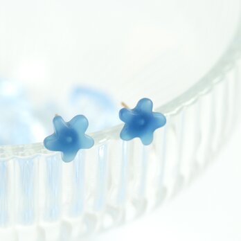 そっと花咲く・ブルーアゲートのスタッドピアス｜14kgf｜天然石ピアス