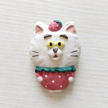 立体ブローチ（いちご好きのねこ）の画像