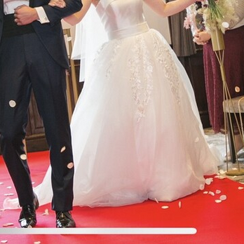 実例写真！オーバースカート オフホワイト オーガンジー 魅惑の花レース 結婚式 色直し ふわふわ 優しいの画像