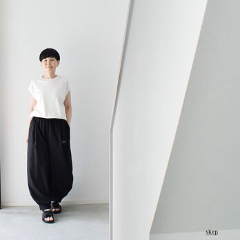 裾切替の綺麗めバルーンパンツ（ポリエステル100％）：黒［PT53LPBK］の画像