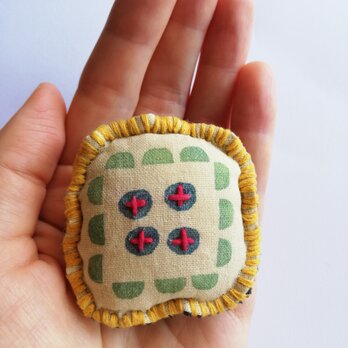 「はな」刺繍ブローチ