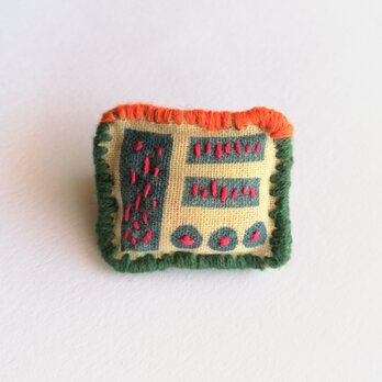 「カラフルラジオ」刺繍ブローチ