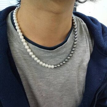 メンズパールネックレス　黒✖️白　50cmの画像