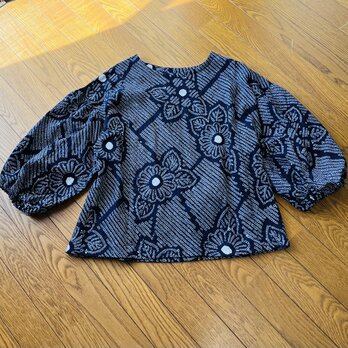 ☆　浴衣リメイク　有松絞　濃紺に白の花柄　パフ袖ブラウス　♪