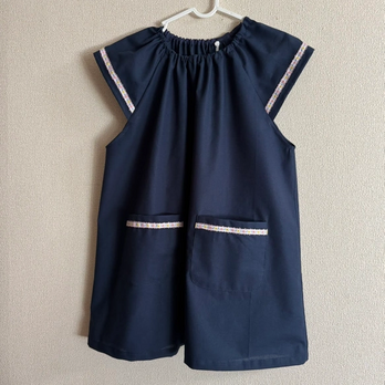 【S〜LL】大人用スモック ⑤ピンク 花柄 リボンライン×ネイビー 半袖 スモック ショート袖の画像