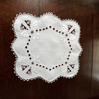 ヘデボウ刺繍ドイリーの画像