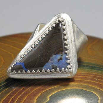 三角母岩にブルー濃淡の共演