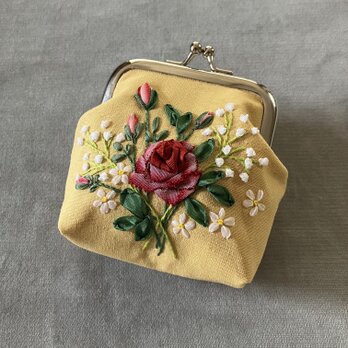 手刺繍　がま口　りぼん刺しゅう　バラ　カスミソウ　コインケース　MOKUBA リボン刺繍　ハンドメイド　財布　小物入れ　イヤホン