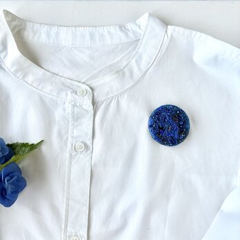 reborn brooch "ao no koumyaku" 青の鉱脈　刺繍丸型ブローチの画像