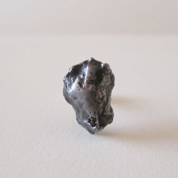 シホテアリニ隕石のピアス・Sikhote Alin Meteorite14kgf 片耳の画像