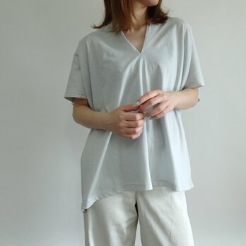 大人の夏服／スリットネック天竺プルオーバー＜ニュアンスライトブルー＞の画像