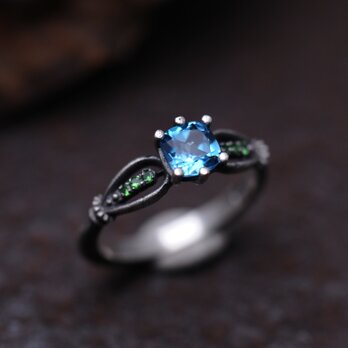 Swiss Blue Topaz ＆ Tsavorite Garnet Ringの画像